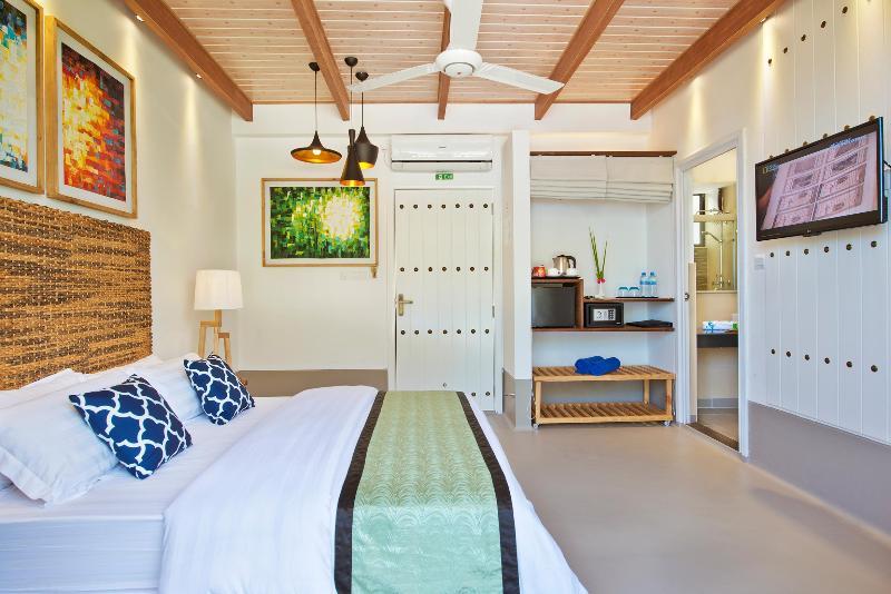 Crystal Sands Beach Hotel At Maafushi Exterior photo