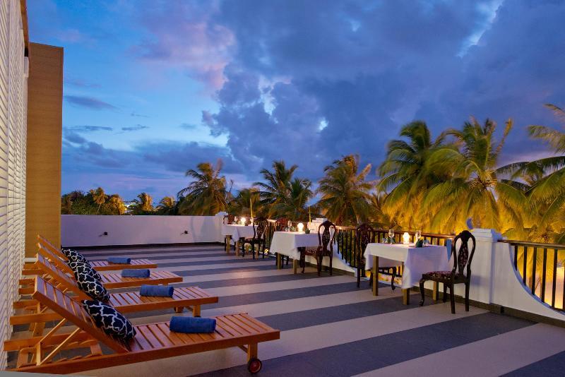 Crystal Sands Beach Hotel At Maafushi Exterior photo